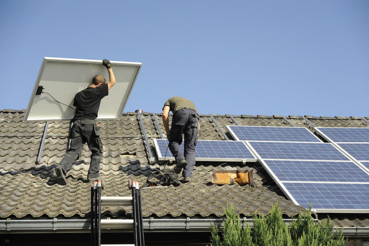 5 Ways Dirt and Contaminants Impact Solar Panel Efficiency 5 Ways Dirt and Contaminants Impact Solar Panel Efficiency
